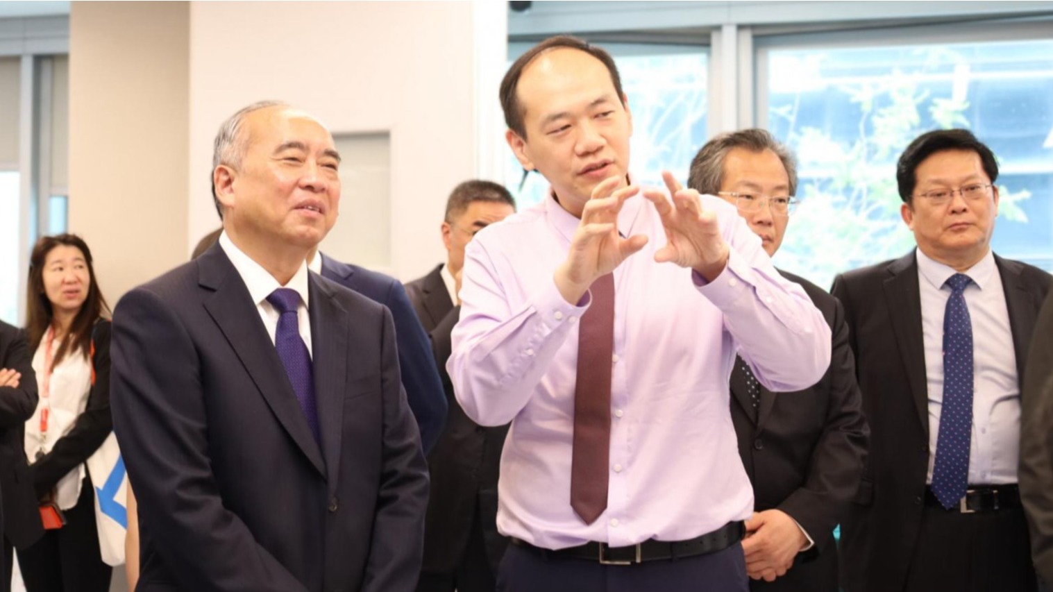 山东省委书记林武参访中国科学院香港创新院AI中心