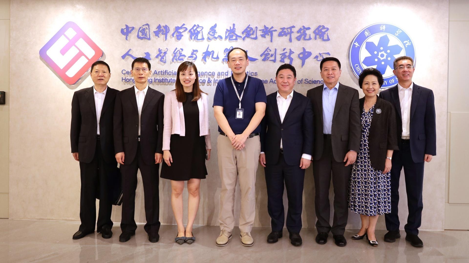 多省港澳办主任考察中国科学院香港创新院AI中心