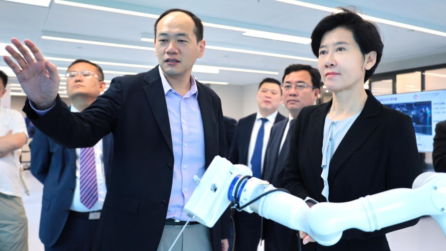 济南市副市长杨丽一行到访CAIR