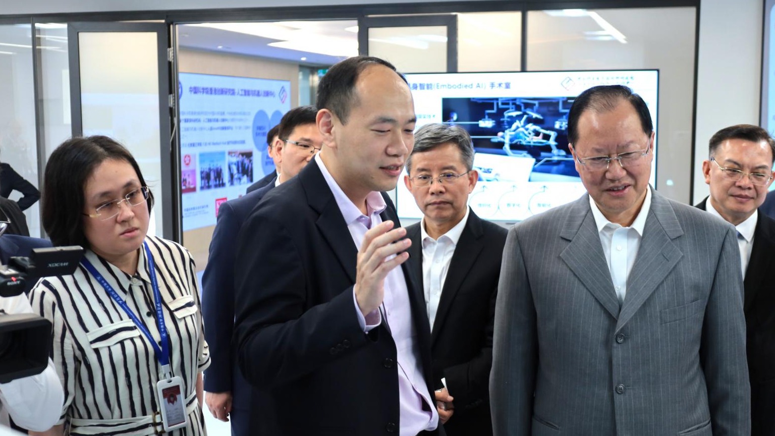 湖南省省长毛伟明一行到访中国科学院香港创新院AI中心