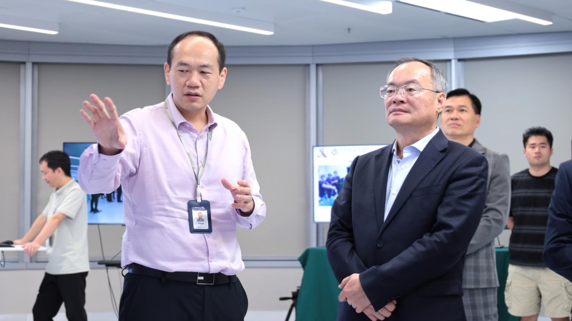 广东省政协副主席袁宝成一行到访中国科学院香港创新院AI中心